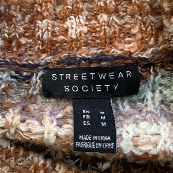 sweater - Picture 2 of 4